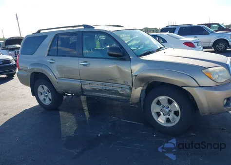 2006 Toyota 4Runner Sr5 V6 z USA, uszkodzony, nr VIN JTEZU14R460078182